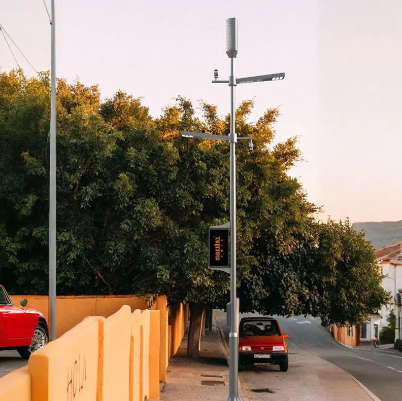 ¿Cómo funciona un poste de luz inteligente?